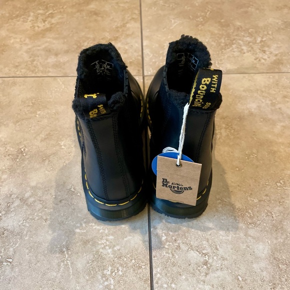 DR. MARTENS 2976 GRIZZLY FLEECE LINED CHELSEA BOOTS - Picture 6 of 11